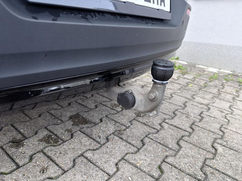 Volvo XC40 P8 AWD // TWIN PRO // 4x4 - fotka 18 z 45