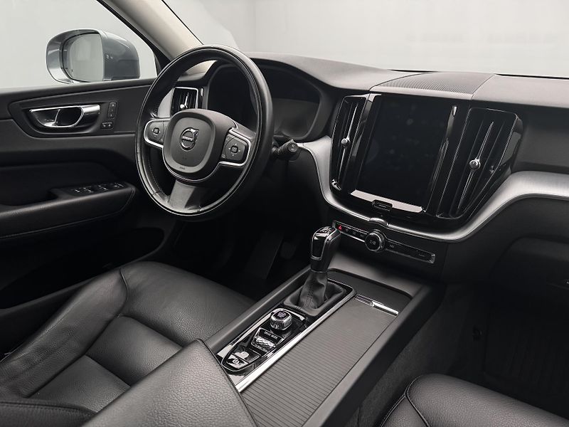 Volvo XC60 D4 AWD MOMENTUM PRO  - fotka 26 z 42