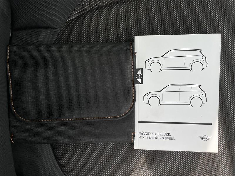 Mini Cooper 1,5 ACC+PDC - fotka 17 z 22