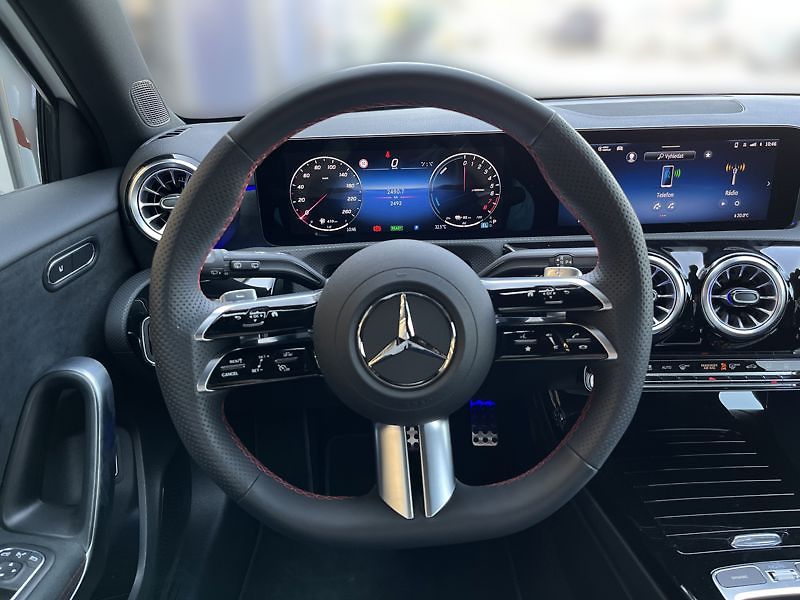 Mercedes-Benz Třídy A A-Třída 250e EQ AMG Night - fotka 11 z 18