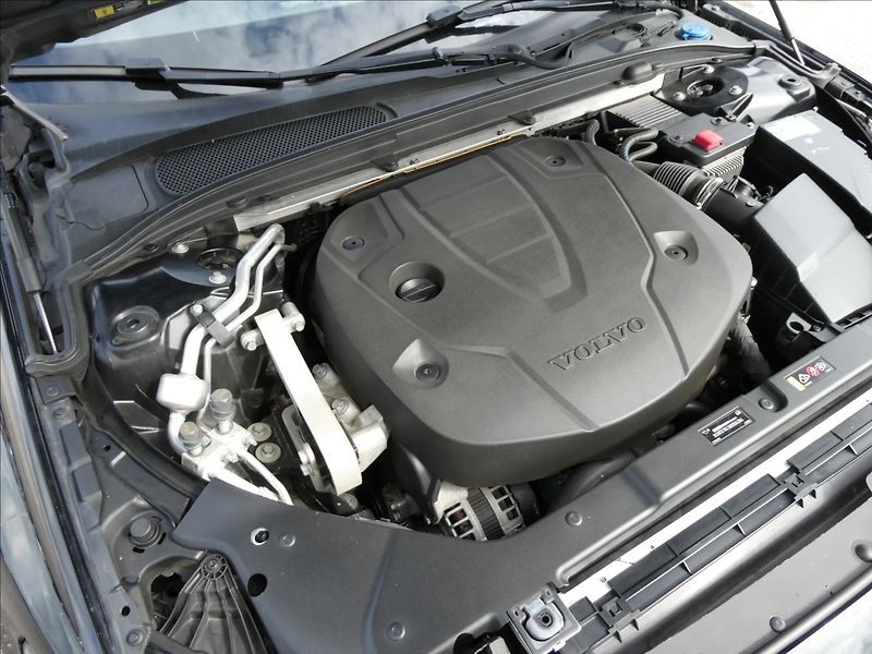 Volvo V60 2,0 D3 AWD Inscription,DPH,ČR - fotka 37 z 41