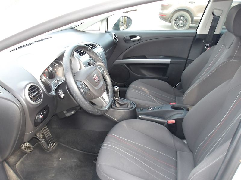 Seat Leon 1,4TSi NAJ.147000km ! NAVI ! - fotka 17 z 38