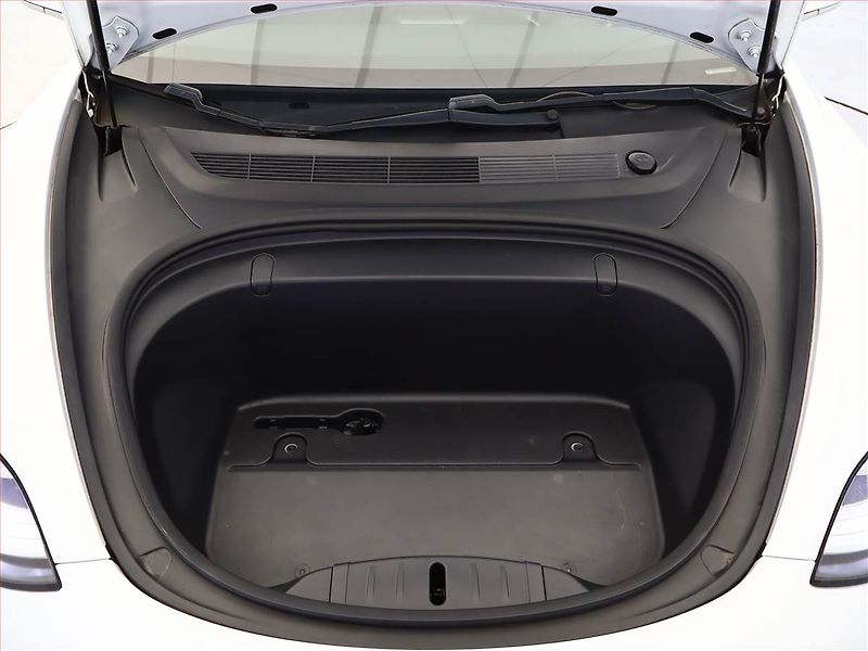 Tesla Model 3 (2019) Std Range Plus 52kWh, SoH 82% - fotka 17 z 18