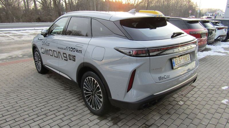 Omoda Ostatní Premium AWD - fotka 4 z 9