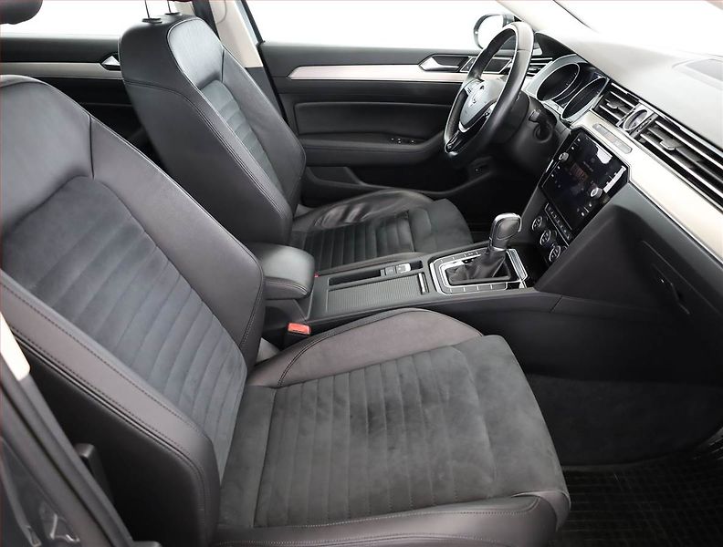 Volkswagen Passat (2018) 2.0 TDI, Automat, Serv.kniha - fotka 7 z 20