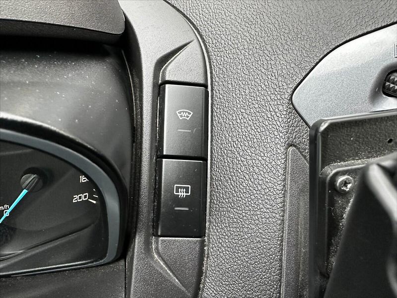 Ford Tourneo Custom 2,0 TDCi 96kW-CZ-DPH-SERVIS!! - fotka 26 z 45