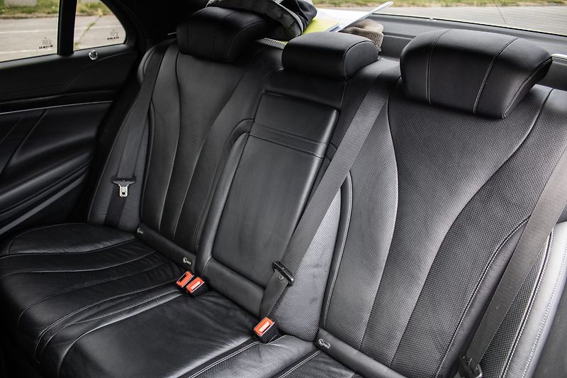 Mercedes-Benz Třídy S BLUETEC 4MATIC 2015 - fotka 35 z 37