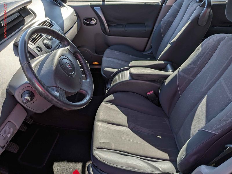 Renault Grand Scénic (2006) 1.9dCi, Klimatizace - fotka 9 z 14