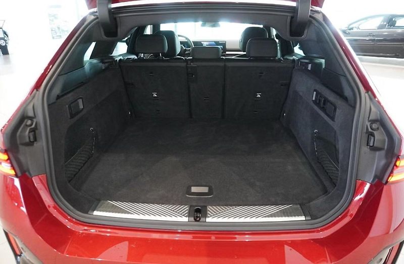BMW i5 eDrive40 Touring M 360k Tažné - fotka 12 z 13