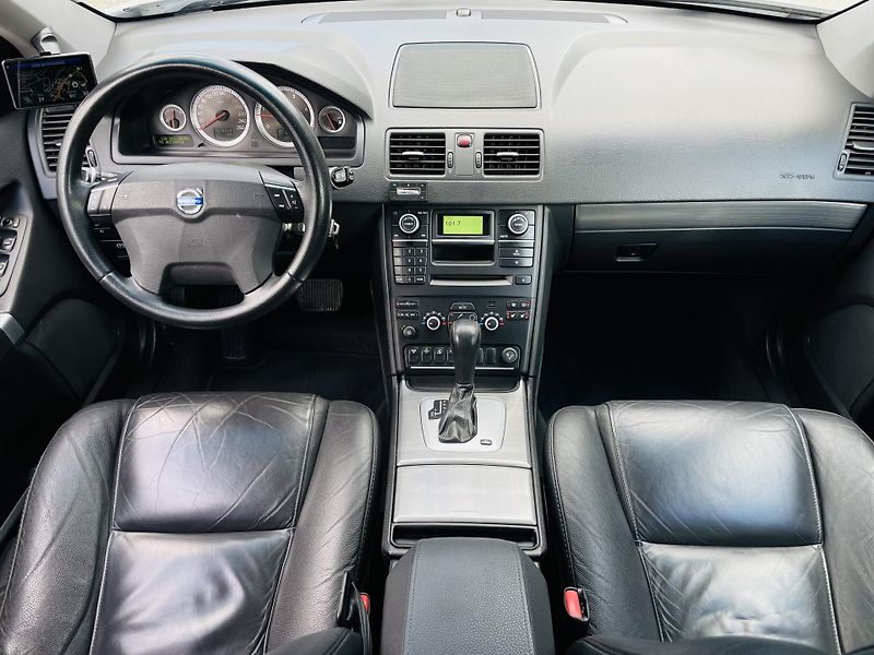 Volvo XC90 2.4D5 4x4 AUT VÝHŘEV SENZORY - fotka 23 z 44