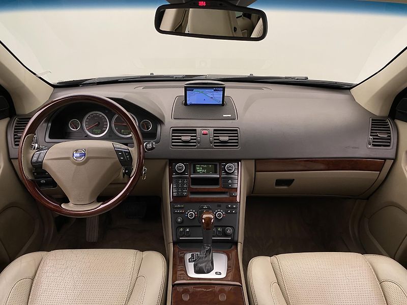 Volvo XC90 D5 AWD EXECUTIVE AUT CZ - fotka 2 z 37