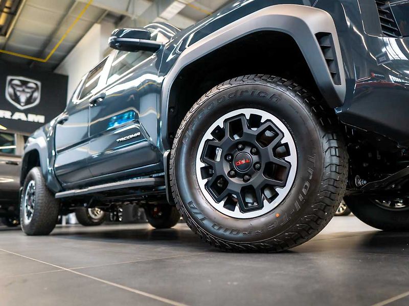 Toyota Tacoma (2024) 2.4 Off-Road Premium 4x4 - fotka 38 z 38