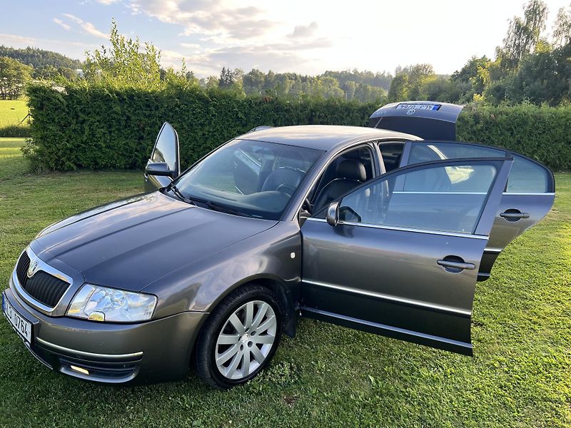 Škoda Superb 1.9TDI 96KW,KůŽE,XENONY,TZ - fotka 25 z 42
