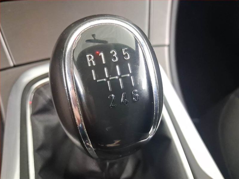 Opel Insignia (2011) 2.0 CDTI, Tempomat - fotka 13 z 16