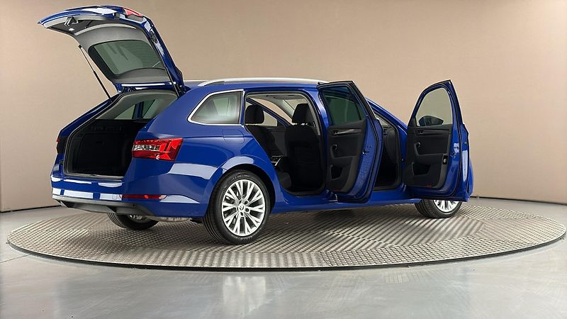 Škoda Superb 2.0 TSI DSG Style Combi - fotka 6 z 29