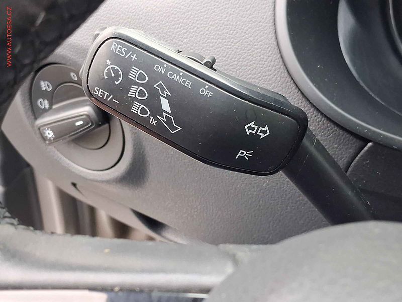 Škoda Octavia (2017) 1.0 TSi, Ambition, AC, park - fotka 13 z 18