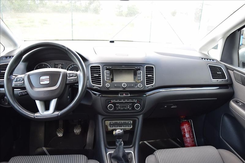 Seat Alhambra 2,0 TDI 100KW 7MÍST TOP VÝBAVA - fotka 31 z 50