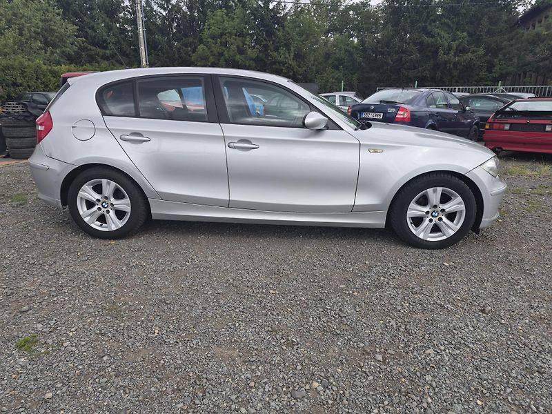 BMW Řada 1 116i, 90 kW, ALU - fotka 17 z 35