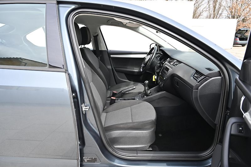 Škoda Octavia 1.6TDI 66KW Active 8/2015 - fotka 22 z 28