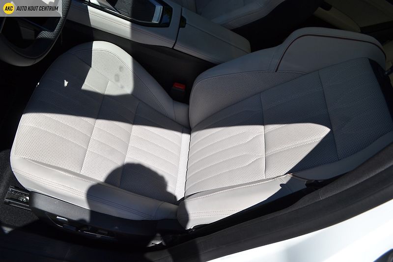 Renault Espace ICONIC E-TECH FULL HYBRID 200k - fotka 31 z 73