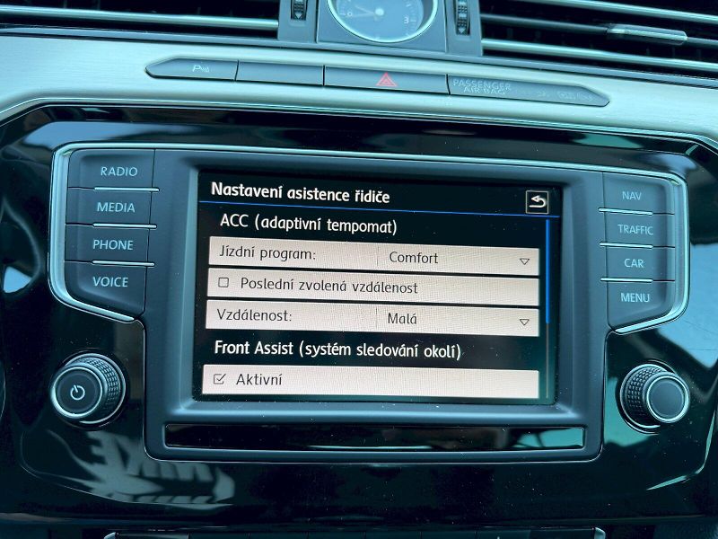 Volkswagen Passat (2016) 2.0 TDI 110kW HighLine - fotka 17 z 35