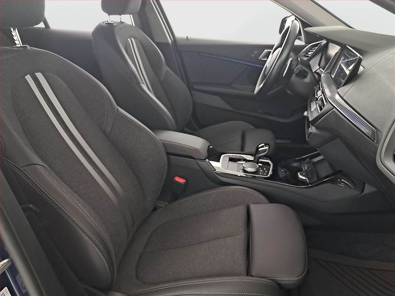 BMW Řada 1 (2023) M Sport 120i - fotka 9 z 24