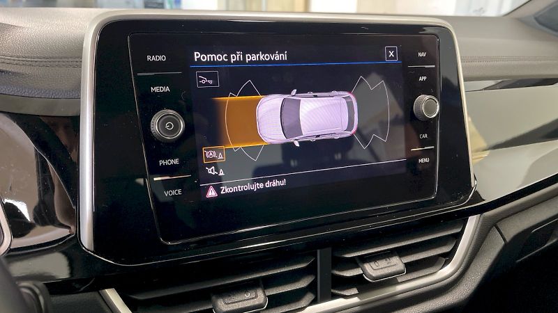 Volkswagen T-Roc (2024) R-Line 1.0 TSI 81kW - fotka 19 z 28