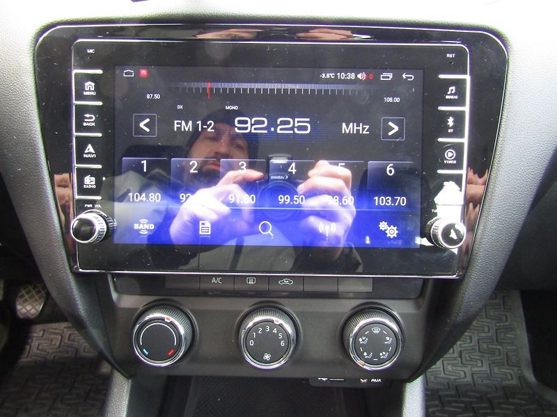 Škoda Octavia (2014) 1.6 TDI 77kW  ZIMNÍ KOLA - fotka 28 z 35