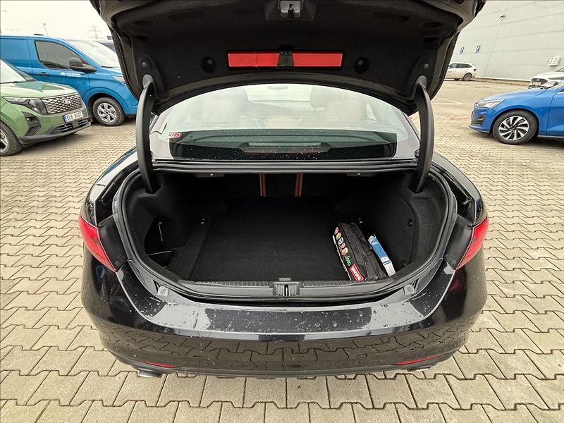 Alfa Romeo Giulia 2,2 JTDm 132kW 180 MT Super - fotka 13 z 37
