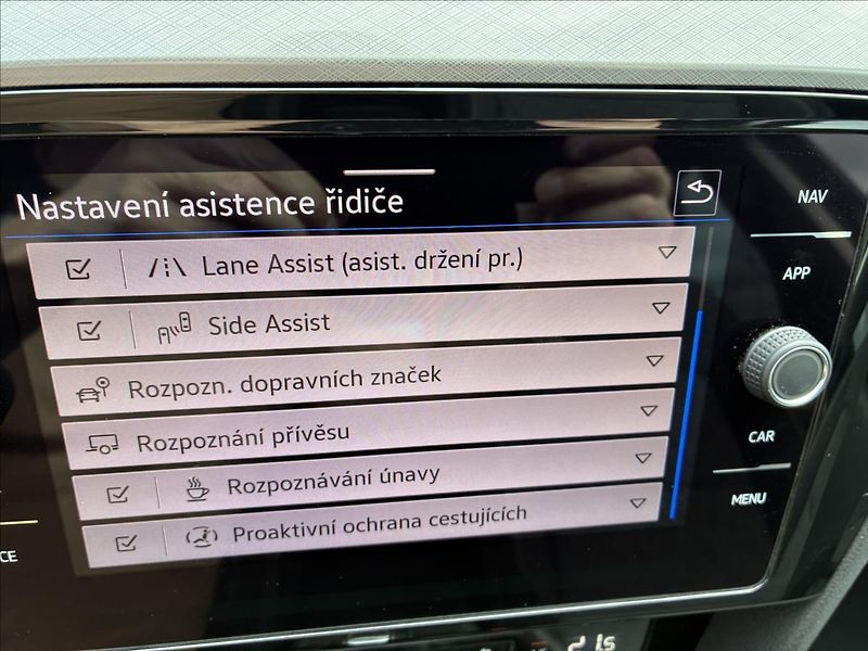 Volkswagen Passat 2,0 TAŽNÉ,IQ LIGHT,KAMERA - fotka 26 z 32