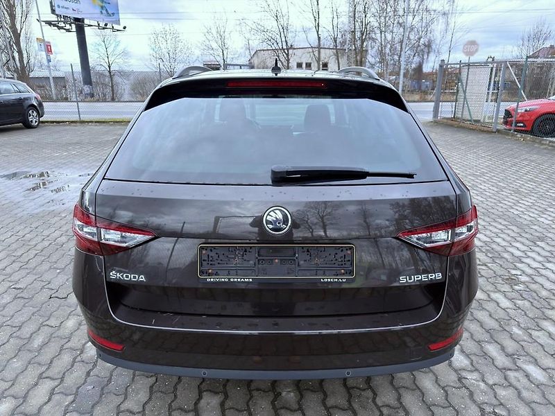 Škoda Superb 2.0 TDI 110 kW DSG, navigace - fotka 4 z 19