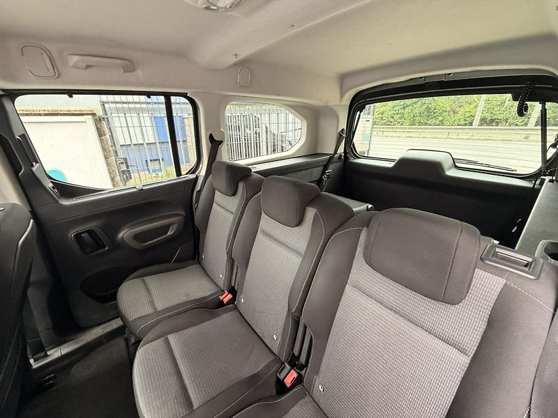 Toyota ProAce City Verso 1.2-7 MÍST-MOŽNOST VESTAVBY - fotka 18 z 23