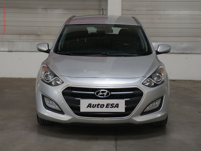 Hyundai i30 (2015) 1.6CRDi, ČR, autoAC - fotka 2 z 17