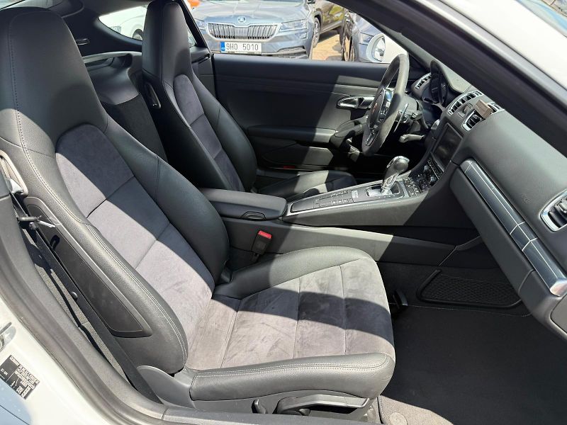 Porsche Cayman 2.7 202kw PDK - fotka 9 z 22