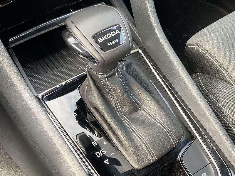 Škoda Karoq (2024) 2.0 TDI 4x4 DSG SportLine - fotka 14 z 36