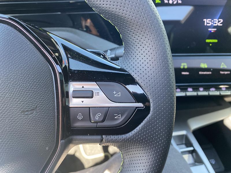 Peugeot 408 GT - Hybrid 145 e-DCS6 - fotka 16 z 42