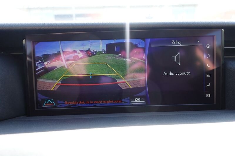 Lexus IS 300h Executive Navi - fotka 25 z 34