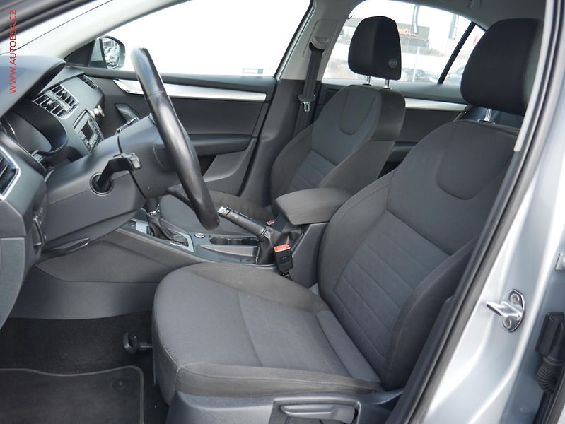 Škoda Octavia (2013) 2.0 TDi, ČR, Elegance, DSG - fotka 9 z 20