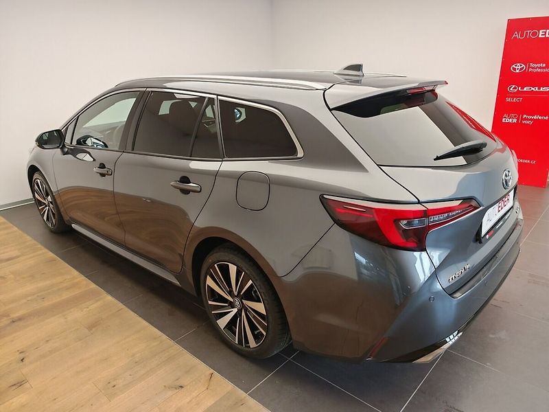 Toyota Corolla 1,8 Hybrid e-CVT Style - fotka 6 z 40
