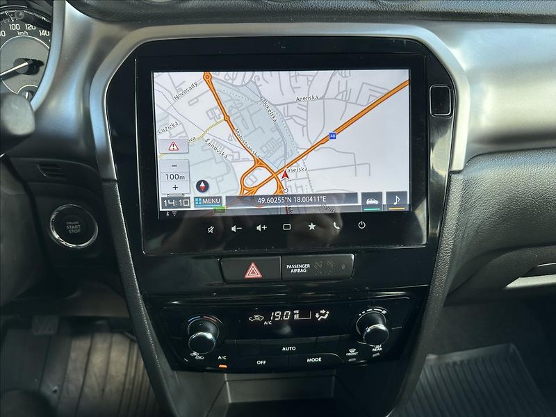 Suzuki Vitara 1,4 4x4 HYBRID - fotka 16 z 32
