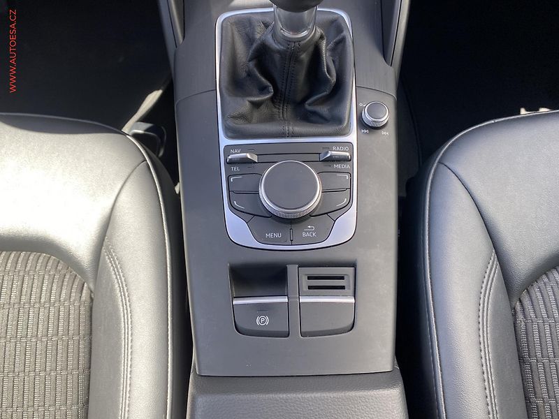 Audi A3 (2016) 1.4 TFSi, Bixen, navi, kůže - fotka 13 z 19