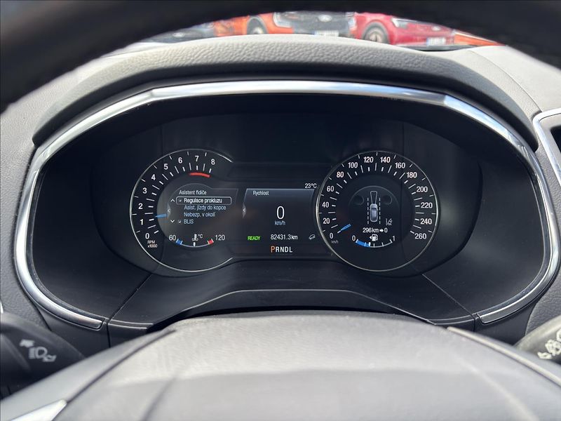 Ford S-MAX 2,5 HEV 140kW Titanium - fotka 29 z 47