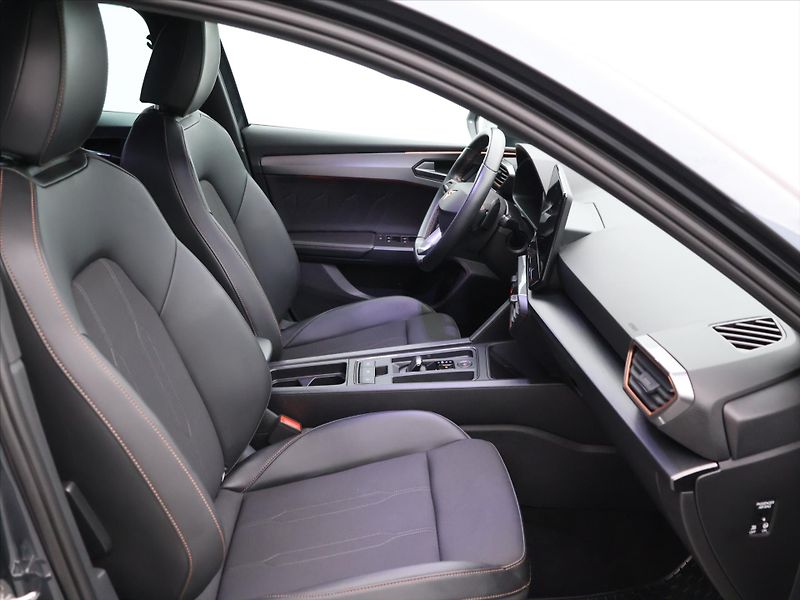 Cupra Leon 2,0 TSI 140 kW DSG ST CZ - fotka 12 z 35