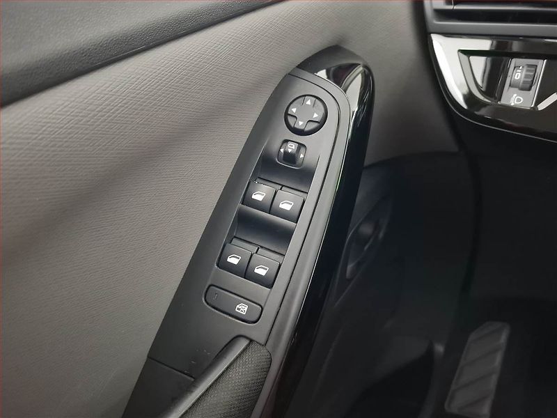 Citroën C4 SpaceTourer (2019) PureTech 130, Automat, 7 míst - fotka 19 z 21