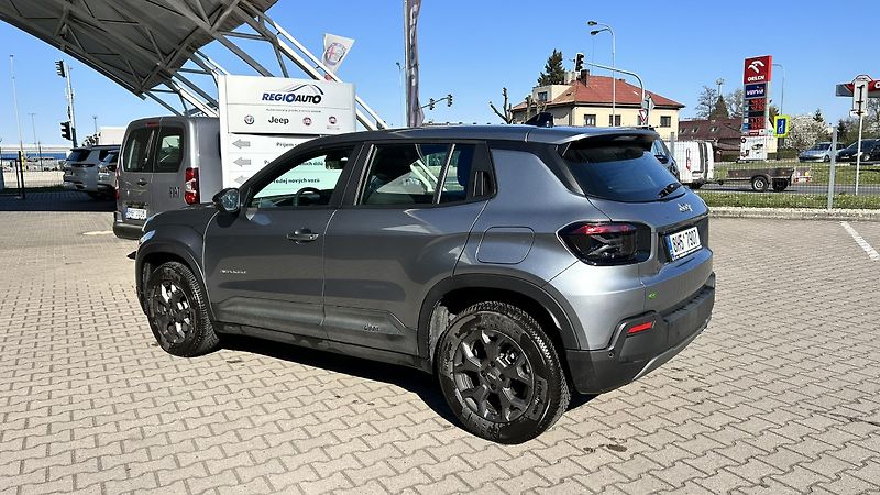 Jeep Avenger 1.2i 100k Longitude AT6 - fotka 6 z 11