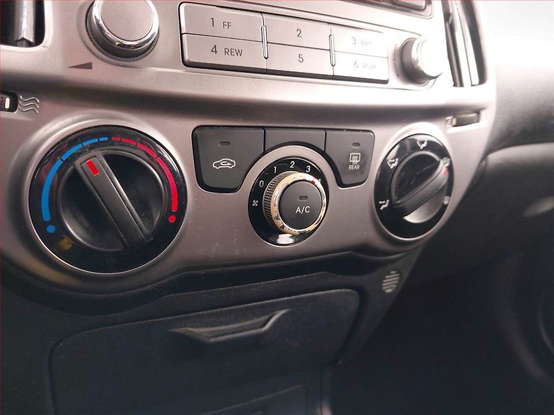 Hyundai i20 (2013) 1.2, ČR,1.maj, Serv.kniha - fotka 13 z 16