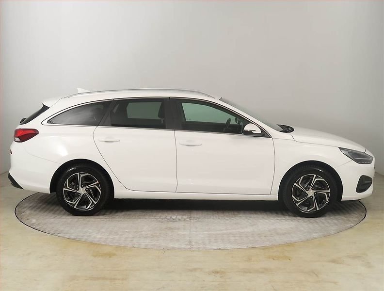 Hyundai i30 (2023) 1.5 DPI, Serv.kniha, Navi - fotka 6 z 20