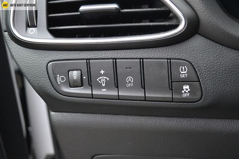 Hyundai i30 WG 1,5I MT SMART FAMILY NAVI - fotka 37 z 45