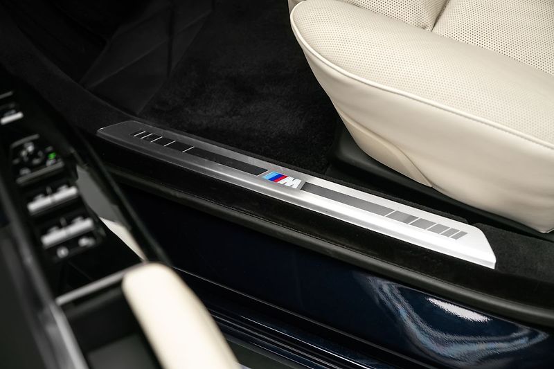 BMW Ostatní 60 M-Sport Individual Theatre - fotka 23 z 29