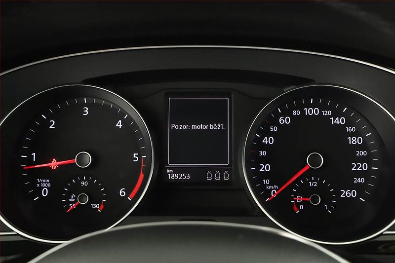 Volkswagen Passat (2019) 2.0 TDI, 4X4, Automat - fotka 9 z 18